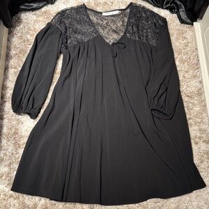 BY EGREIS FLOWY BLACK DRESS WITH LACE AND BOW DETAIL